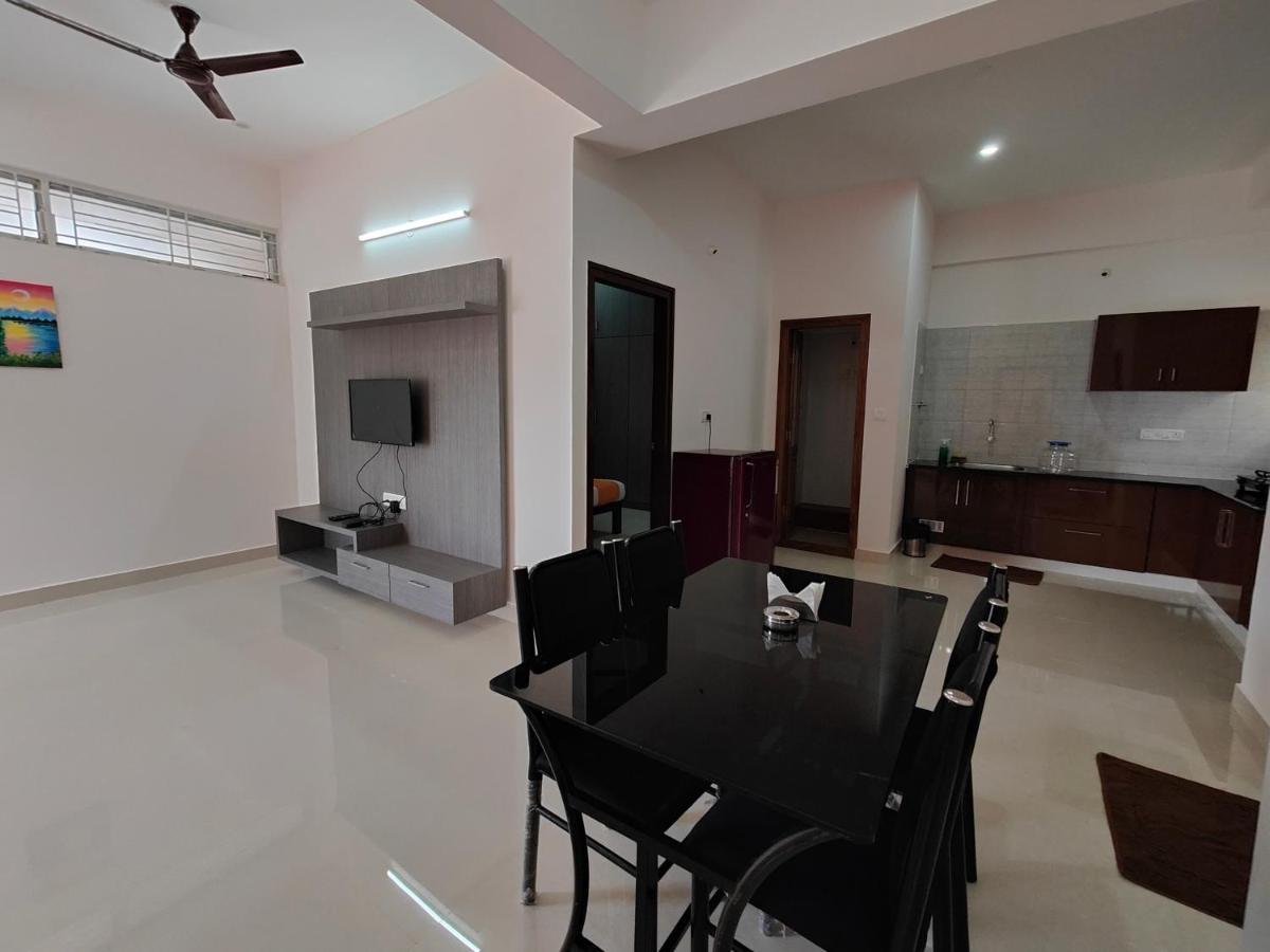 Meer Stay - Premium Service Apartments Vanivilasa Puram Eksteriør billede